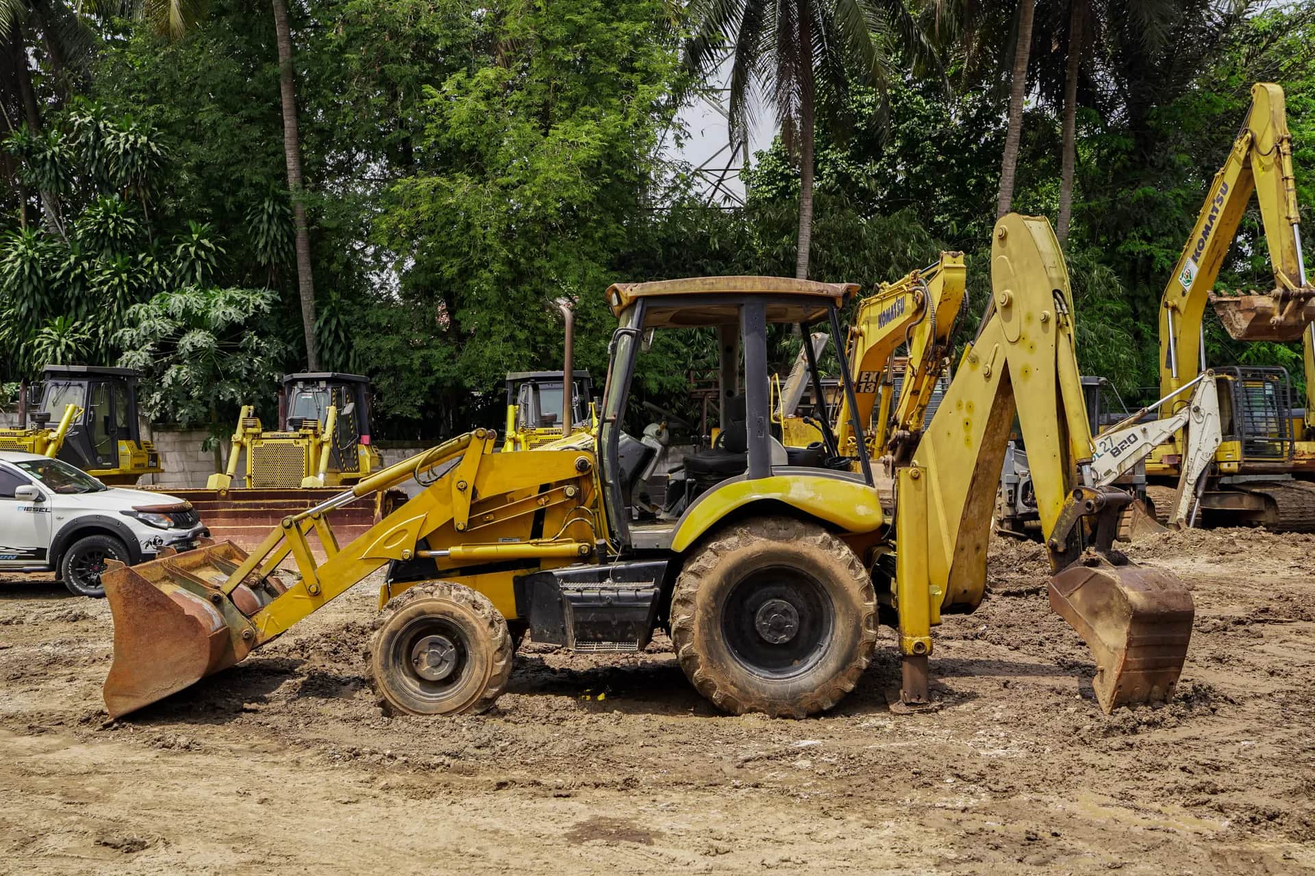 Backhoe Loader JCB 3CX Tahun 2006 Hidup Jalan Repainting