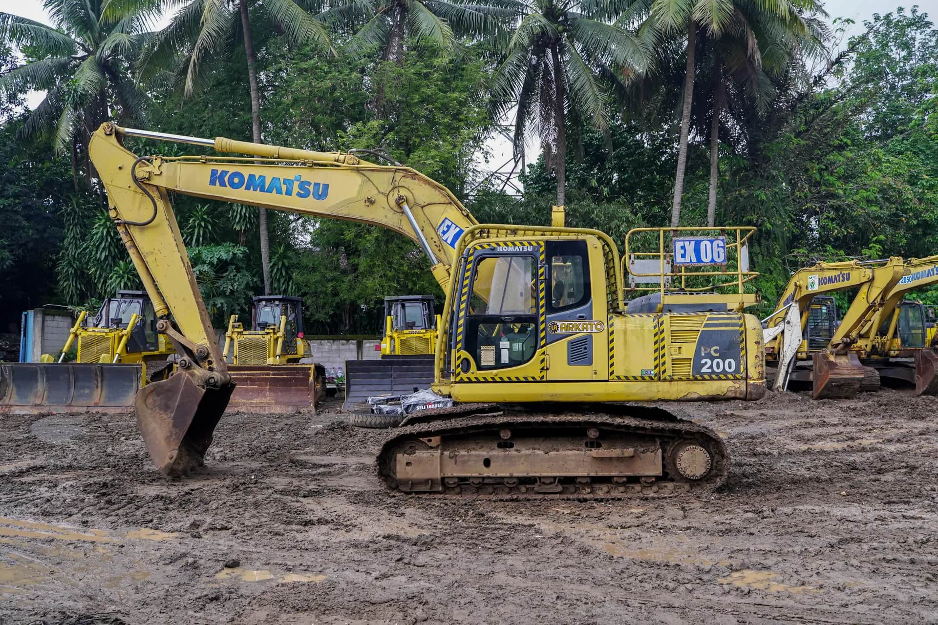 Excavator Komatsu PC200-8M0 Tahun 2015 Hidup Jalan Original
