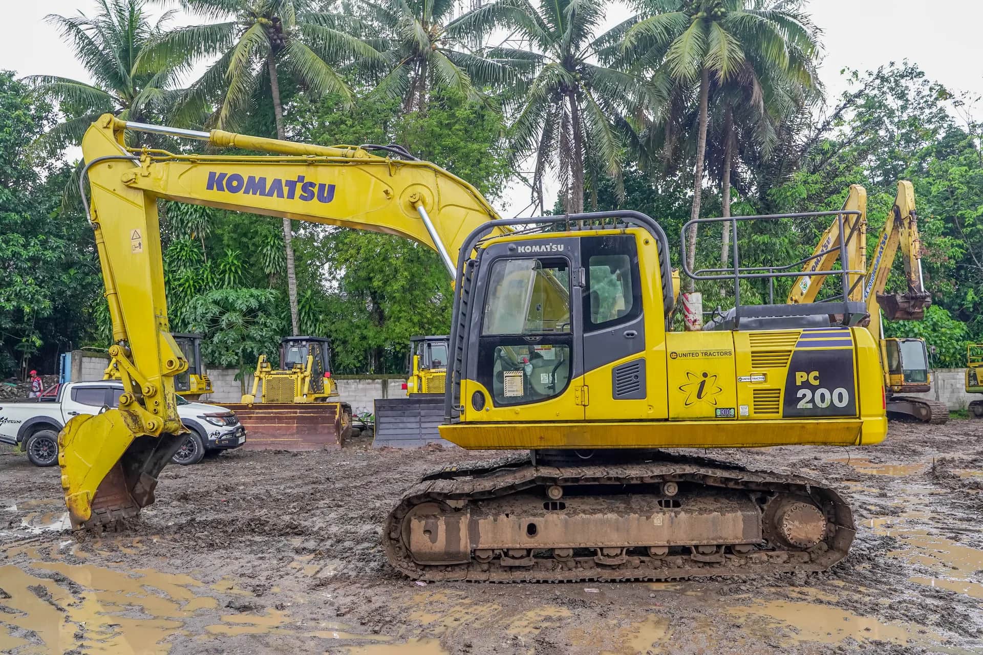 Excavator Komatsu PC200MD-8M0 Tahun 2016 Hidup Jalan Repainting
