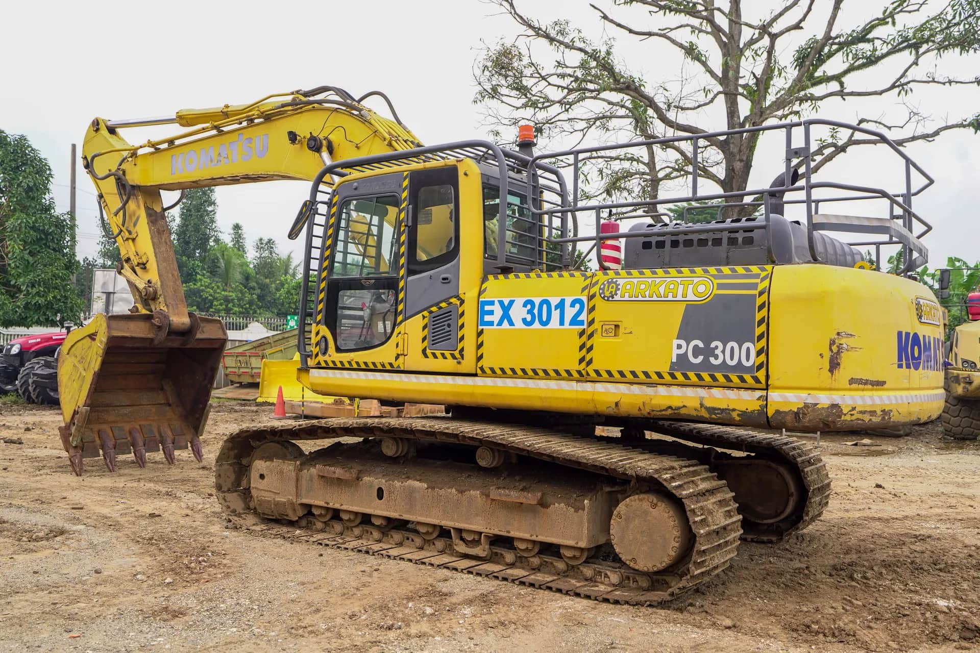 Excavator Komatsu PC300SE-8M0 Tahun 2016 Hidup Jalan Original